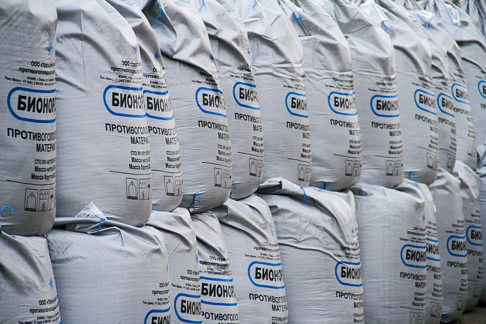 Новый противогололедный материал на дорогах Пермского края