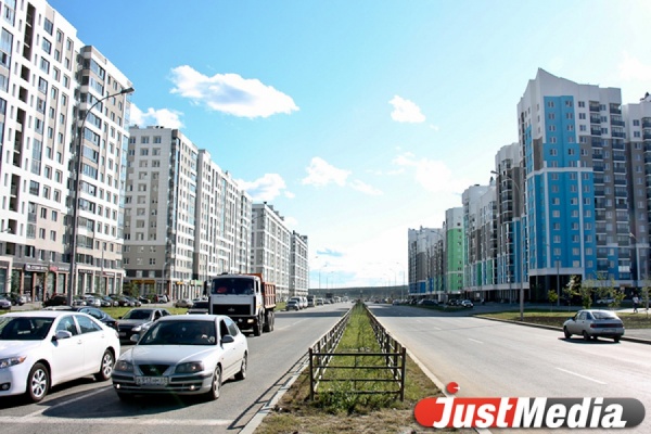 Власти столицы Урала одними из первых решились полностью отказаться от пескосоляной смеси и перейти на современные средства.