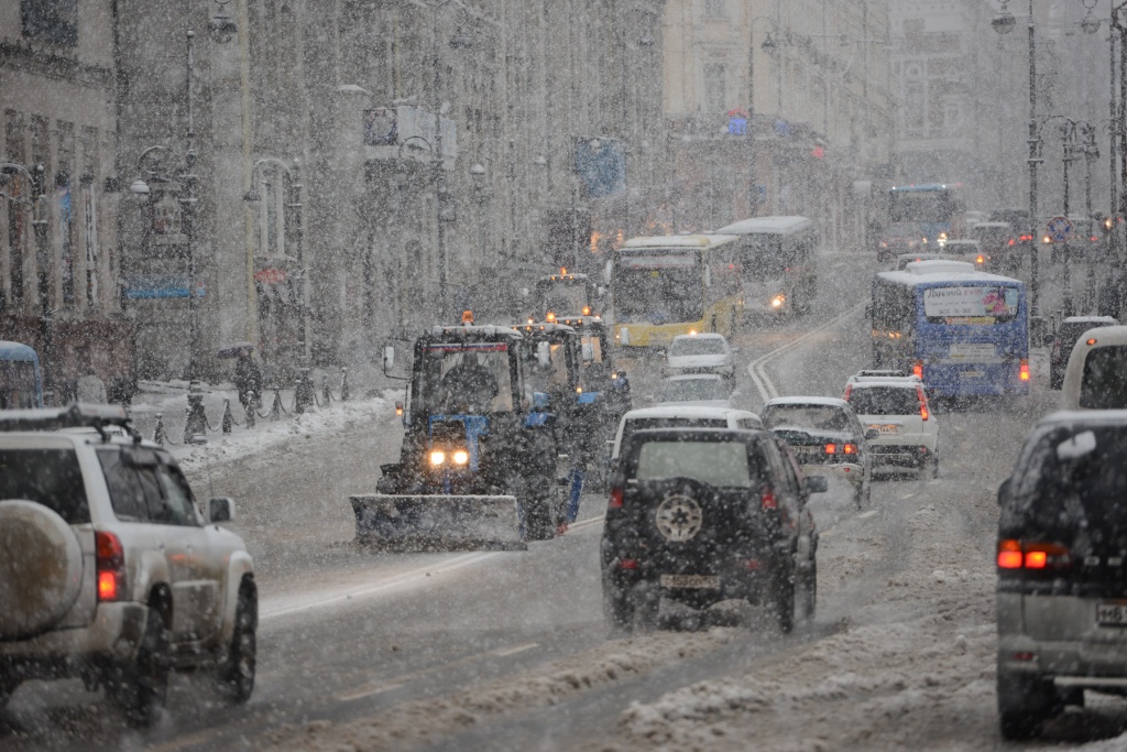 Обработка перевалов и затяжных подъёмов противогололёдными реагентами