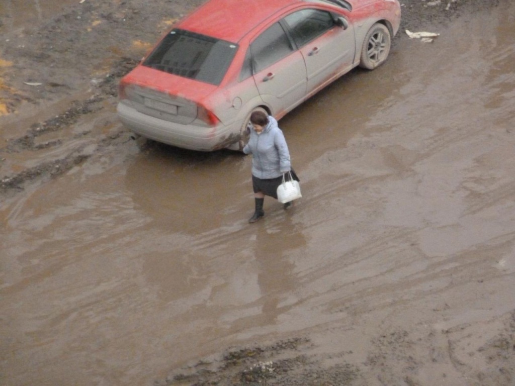 Половину лета челябинцы пытаются избавиться от пыли и дресвы